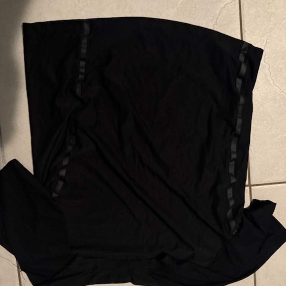 Source Unknown Black Short Sleeve Tee